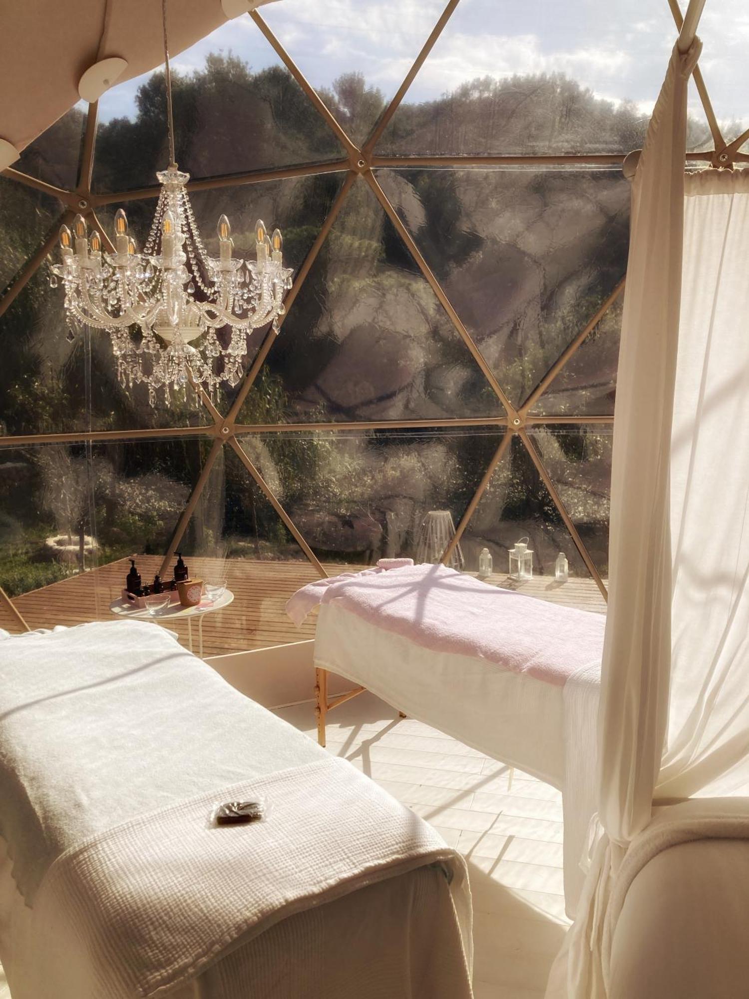 Domo Suites Masia Cal Geperut Badalona Esterno foto