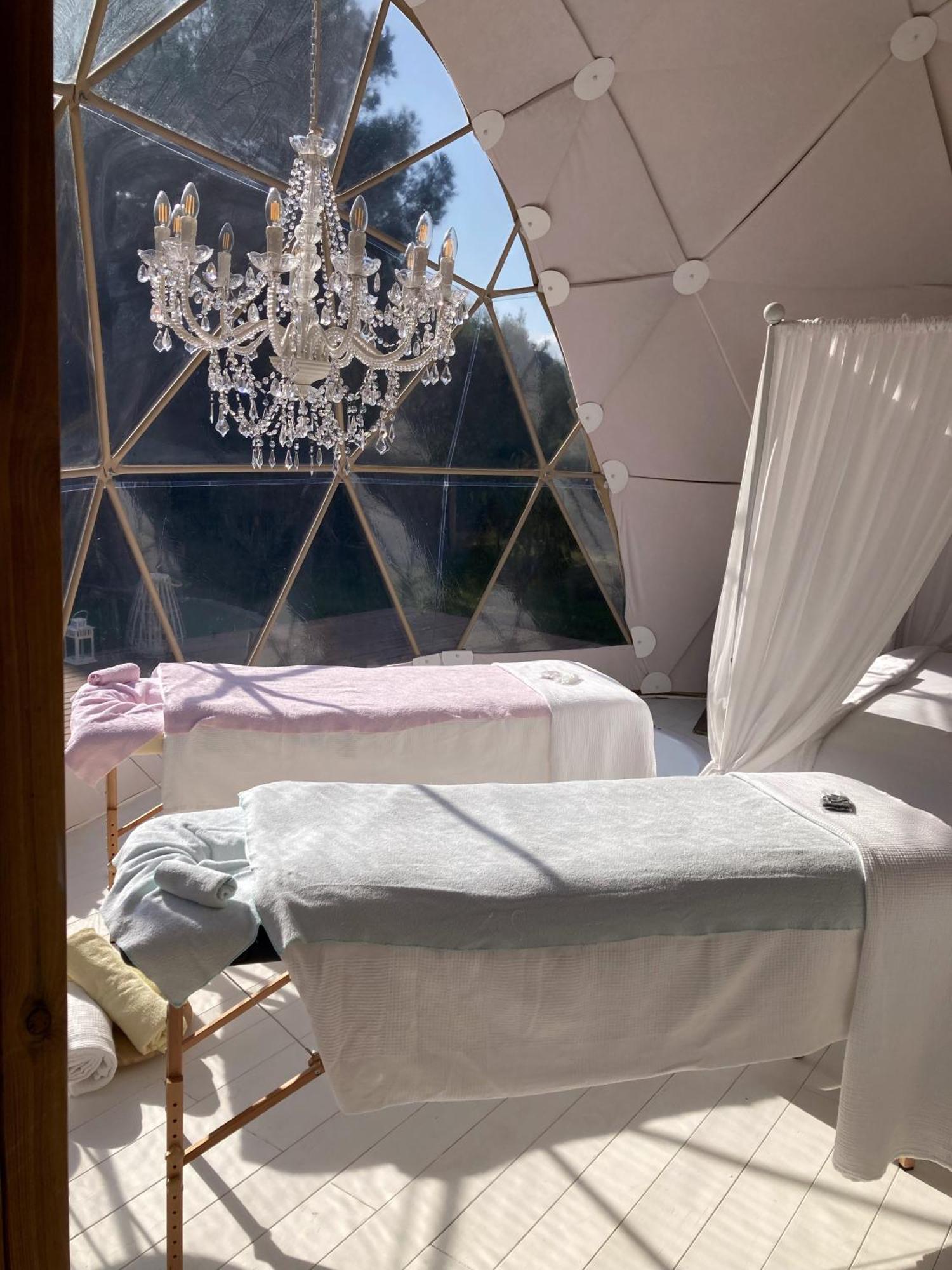 Domo Suites Masia Cal Geperut Badalona Esterno foto