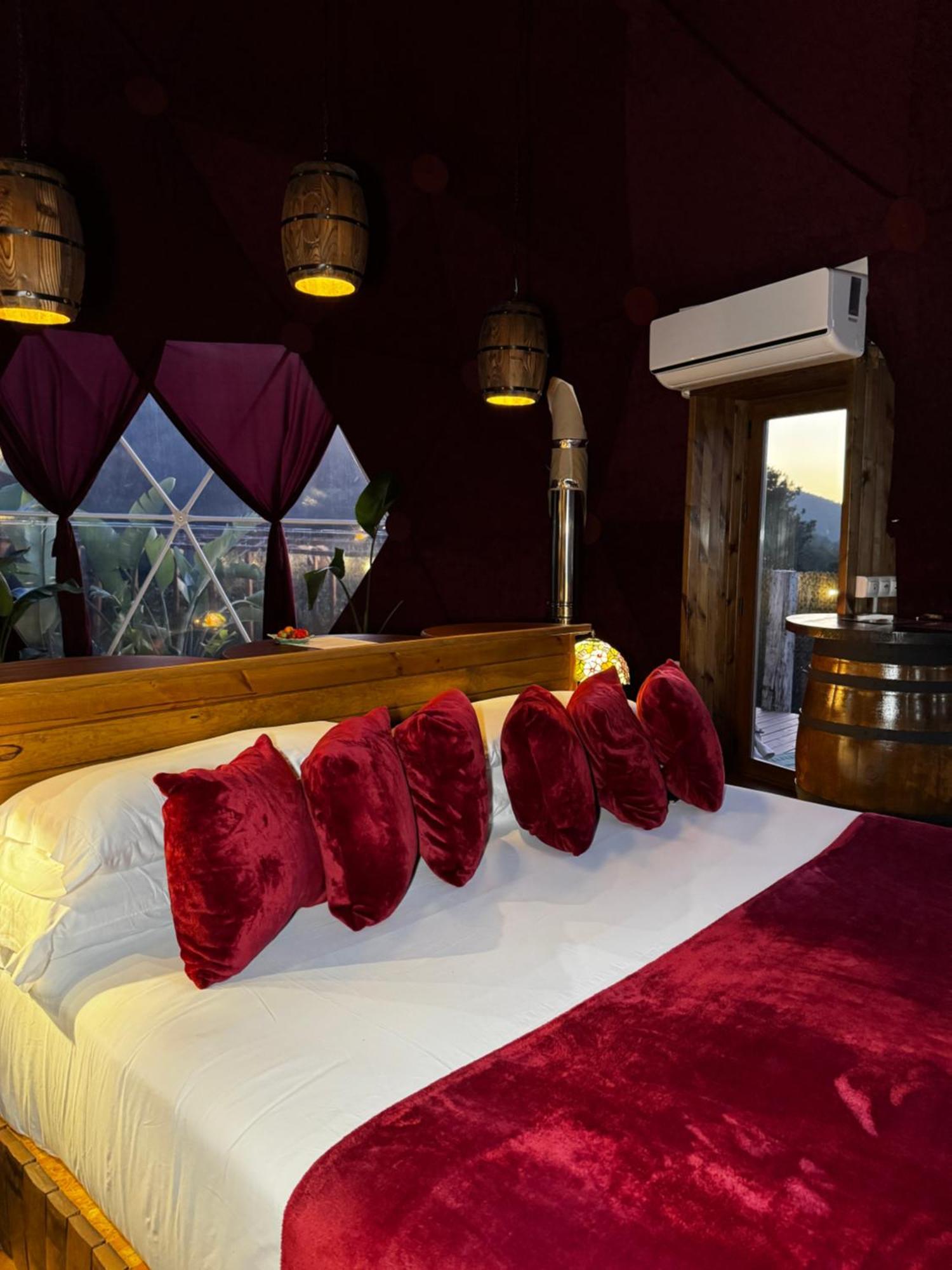 Domo Suites Masia Cal Geperut Badalona Esterno foto
